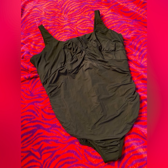 Land’s end black one piece tummy control swimsuit - Picture 2 of 9